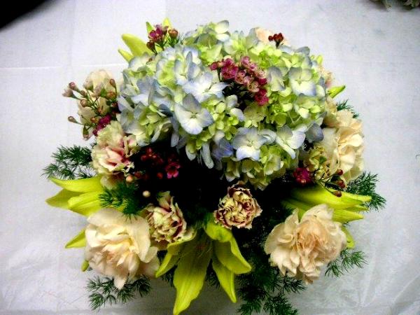 All round arrangement is one of the most popular designs