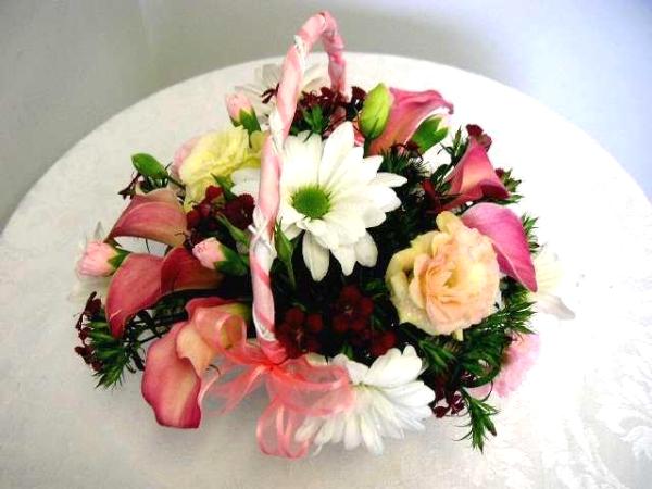 basket floral arrangement