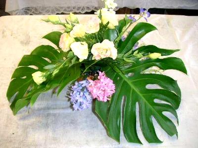 Unique arrangement featuring large green leaf Unique arrangement featuring large green leaf