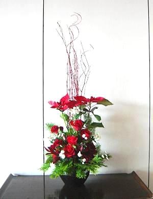 Linear curve found in Ikebana arrangement, photo credit: Moon Soon Lee (graduate of our school)